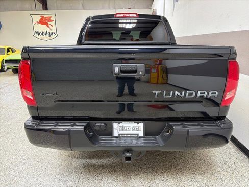 Used 2019 Toyota Tundra SR5 w/ SR5 Upgrade Package image 8