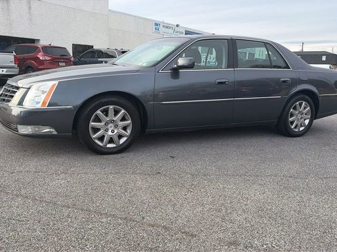 Used 2010 Cadillac DTS Premium image 3