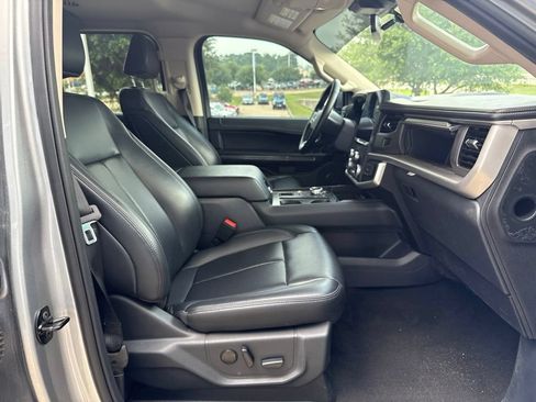 Used 2024 Ford Expedition XLT RWD image 11