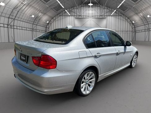Used 2011 BMW 328i xDrive Sedan AWD/4WD image 4