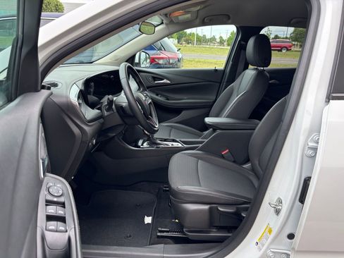 Used 2025 Buick Encore GX Preferred FWD image 25
