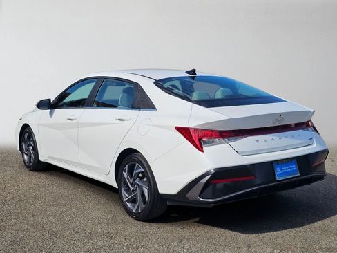Used 2025 Hyundai Elantra Limited FWD image 5