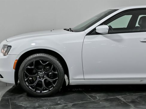 Used 2019 Chrysler 300 S RWD image 6