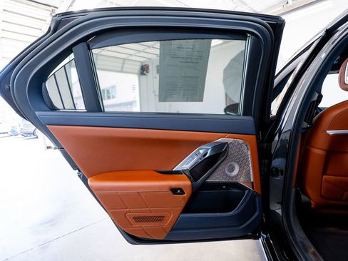 Used 2024 BMW i7 xDrive60 image 50