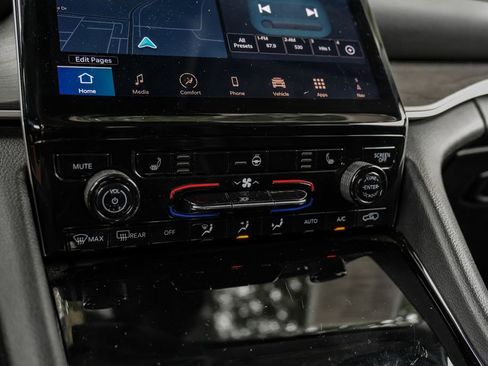 Used 2023 Jeep Grand Cherokee L Limited image 36