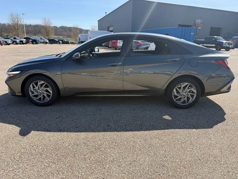 Used 2024 Hyundai Elantra SEL FWD image 4