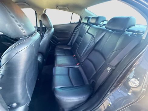 Used 2018 MAZDA MAZDA3 Touring FWD image 25