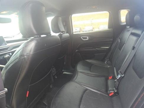 Used 2025 Jeep Compass Trailhawk AWD/4WD image 7