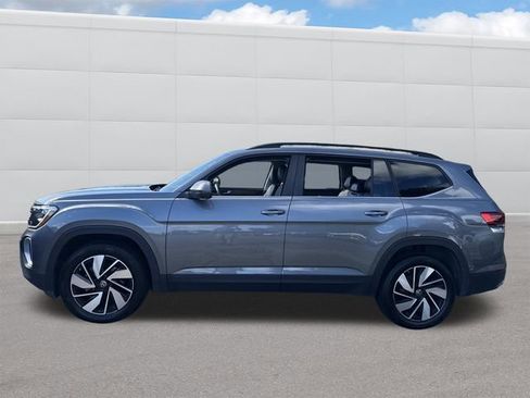 Used 2025 Volkswagen Atlas SE image 2
