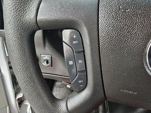 Used 2017 Chevrolet Express 2500 RWD image 10