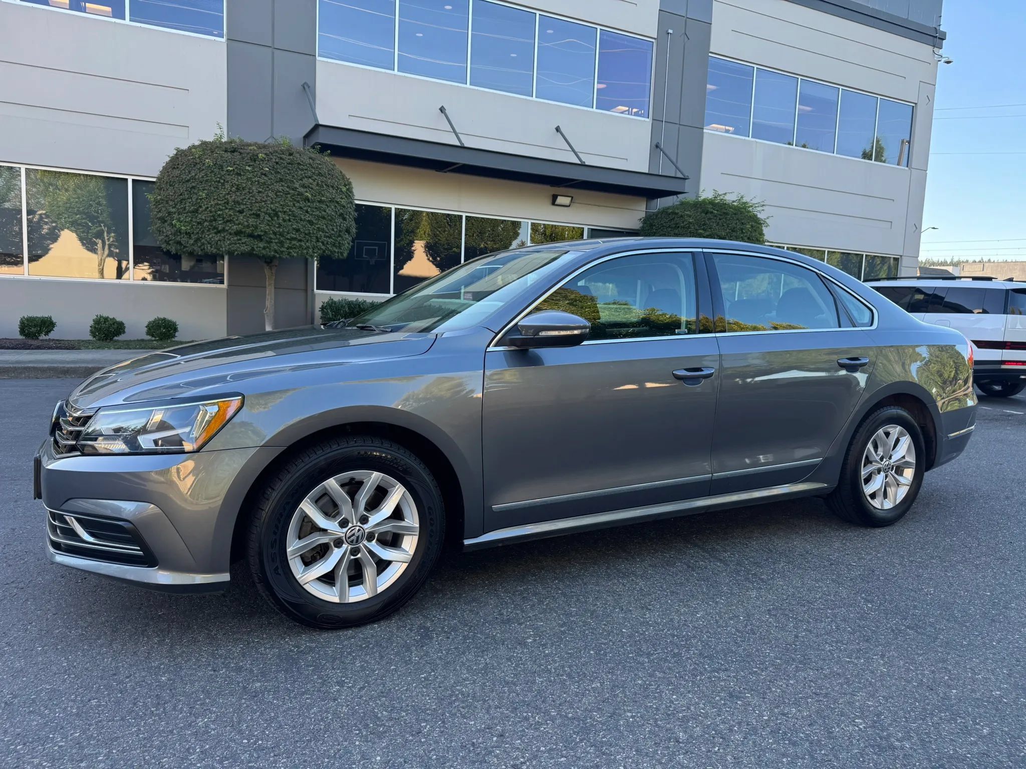 Used 2017 Volkswagen Passat 1.8T S FWD image 5