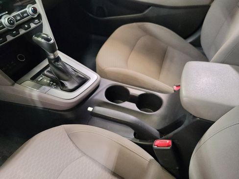 Used 2020 Hyundai Elantra SEL FWD image 26