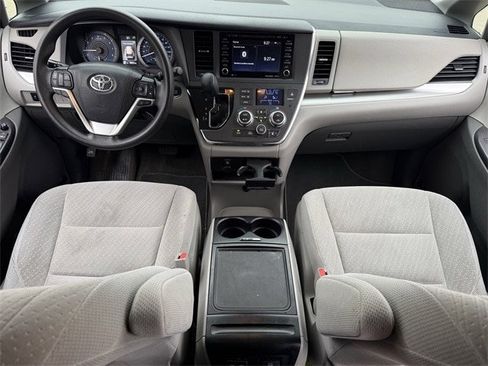 Used 2019 Toyota Sienna LE image 9