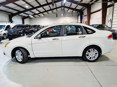 Used 2010 Ford Focus SEL image 4
