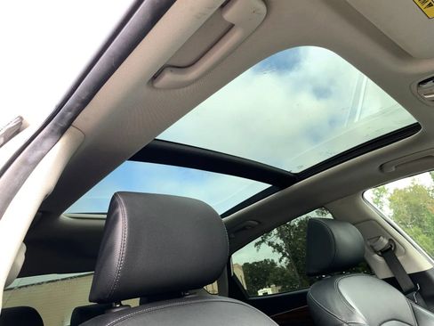 Used 2019 Kia Cadenza Technology image 11