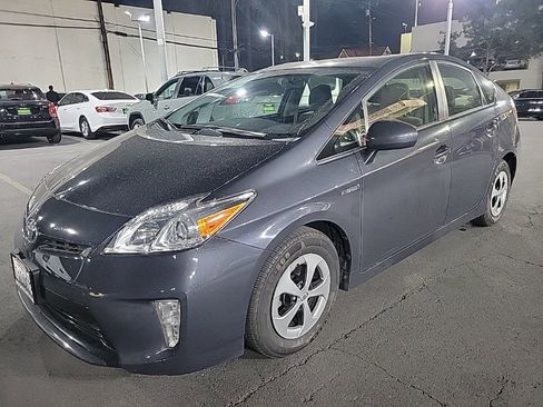 Used 2015 Toyota Prius Four image 2
