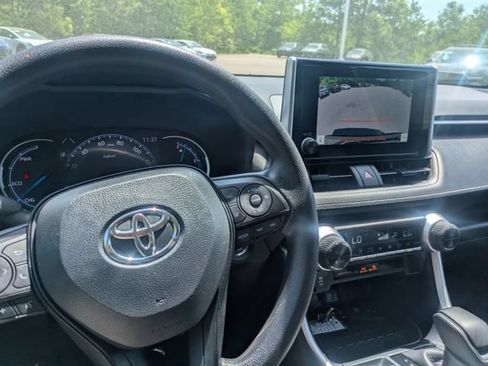 Used 2025 Toyota RAV4 XLE AWD/4WD image 31