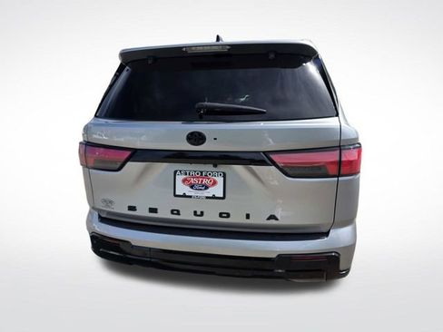 Used 2024 Toyota Sequoia Platinum image 5