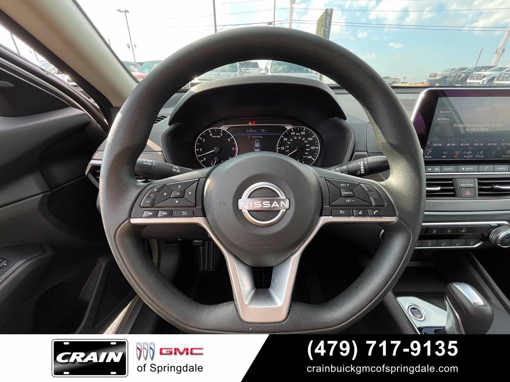 Used 2025 Nissan Altima 2.5 SV FWD image 13