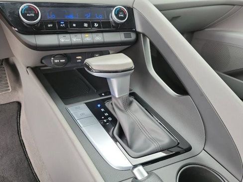 Certified 2025 Hyundai Elantra Sport FWD image 30