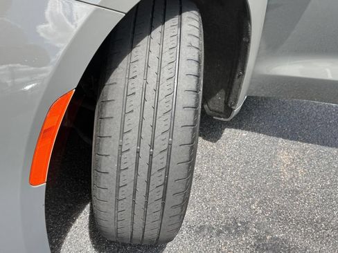 Used 2022 Chrysler Pacifica Touring-L FWD image 27