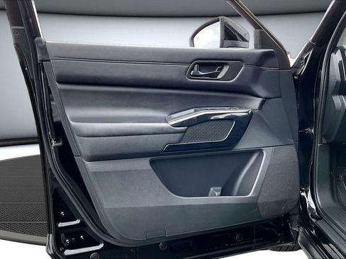 Certified 2024 Nissan Pathfinder SV FWD image 20