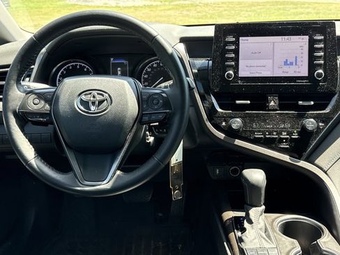 Used 2022 Toyota Camry SE FWD image 5
