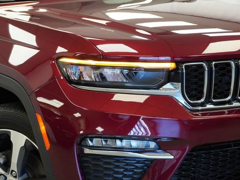 Certified 2025 Jeep Grand Cherokee Limited AWD/4WD image 5