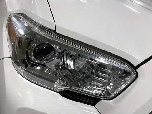 Used 2017 Toyota Tacoma SR5 w/ Tow Package image 28