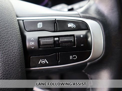 Used 2025 Kia Sportage EX image 3