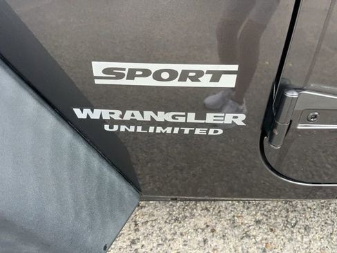 Used 2017 Jeep Wrangler Unlimited Sport w/ LED Lighting Group AWD/4WD image 14