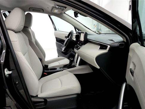 Certified 2023 Toyota Corolla Cross LE image 29