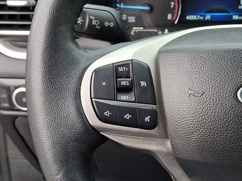 Used 2023 Ford Explorer XLT w/ Equipment Group 202A AWD/4WD image 21