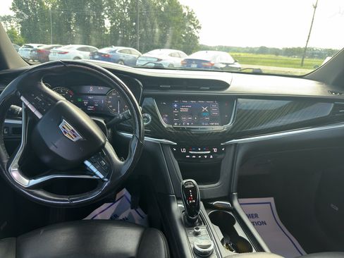 Used 2020 Cadillac XT6 Premium Luxury FWD image 12