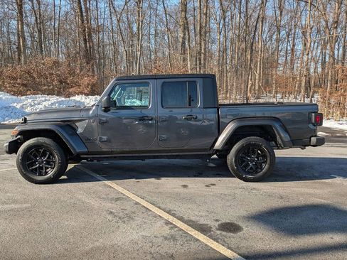 Used 2022 Jeep Gladiator Sport image 8