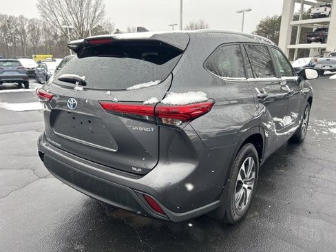 Used 2023 Toyota Highlander XLE image 5