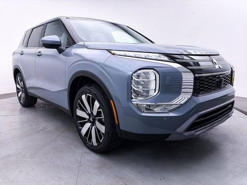 New 2026 Mitsubishi Outlander SE image 1