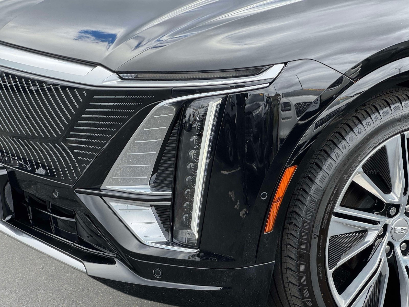Certified 2024 Cadillac Lyriq Luxury w/ LPO, Floor Liner Package AWD/4WD image 29