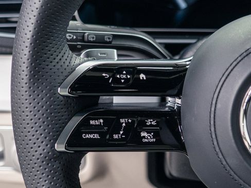 Used 2024 Mercedes-Benz GLS 450 4MATIC image 11