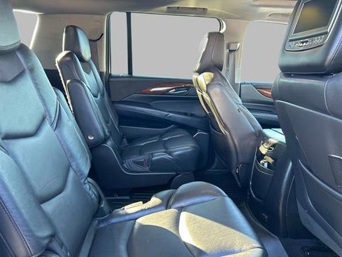 Used 2017 Cadillac Escalade ESV Luxury image 15