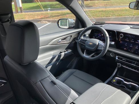 New 2026 Chevrolet Traverse LT w/ LPO, Floor Liner Package image 14