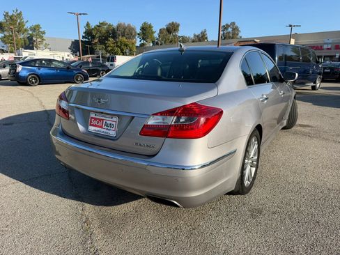 Used 2012 Hyundai Genesis 3.8 w/ Premium Pkg RWD image 3