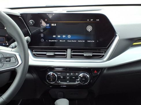 New 2026 Chevrolet Trax LT w/ LT Convenience Package FWD image 12