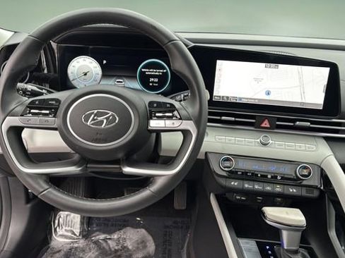 Used 2023 Hyundai Elantra Limited image 9