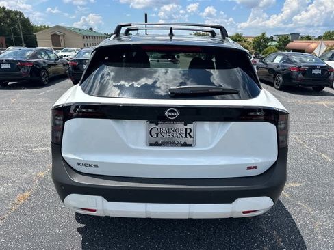 New 2025 Nissan Kicks SR FWD image 4