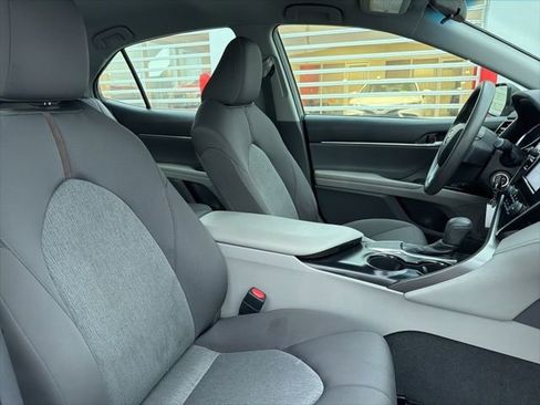 Certified 2018 Toyota Camry L image 23