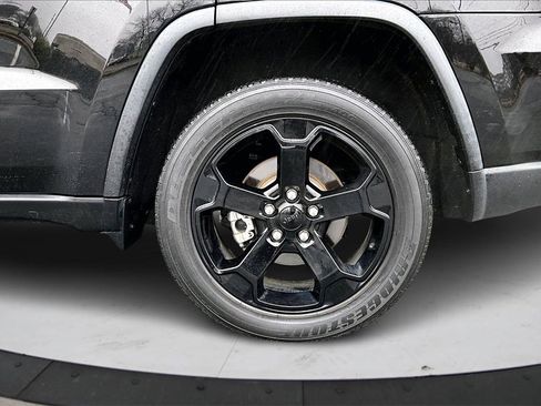 Certified 2020 Jeep Grand Cherokee Laredo image 34