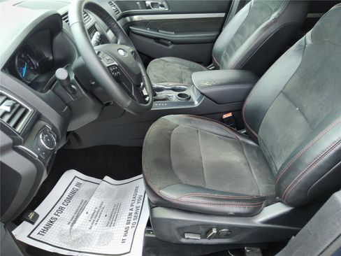 Used 2018 Ford Explorer XLT w/ Equipment Group 202A FWD image 16