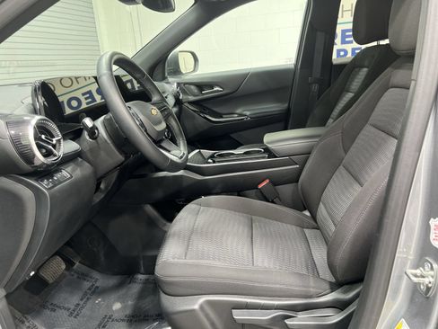 Used 2025 Chevrolet Equinox LT AWD/4WD image 11