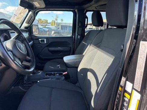 Used 2022 Jeep Gladiator Overland AWD/4WD image 9
